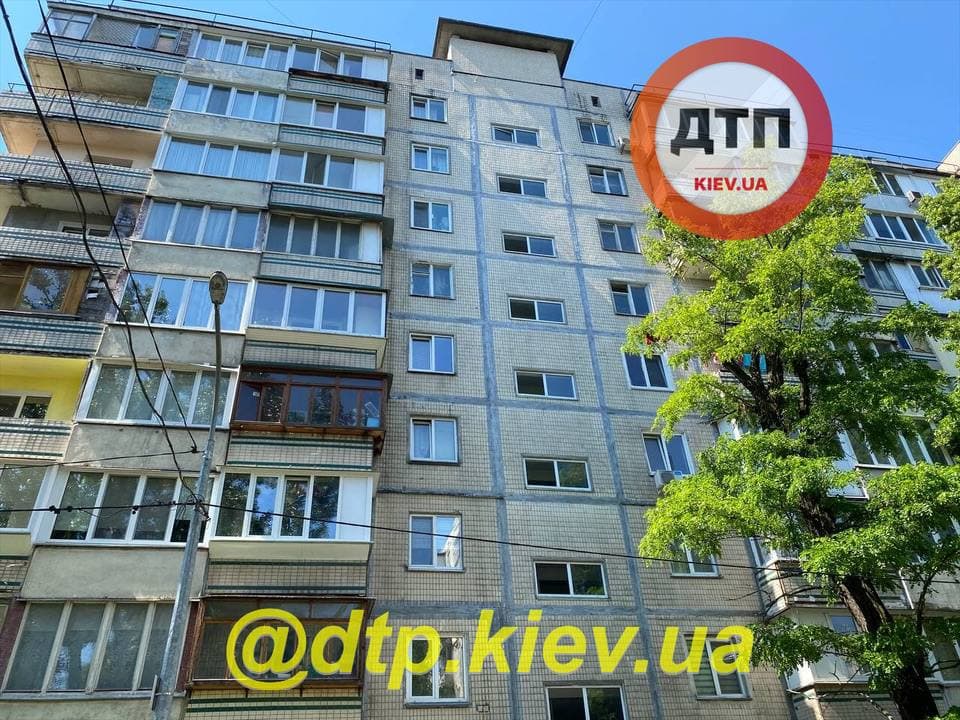 В доме на улице Шулявской нашли труп в ковре. Телеграм-канал dtp.kiev.ua