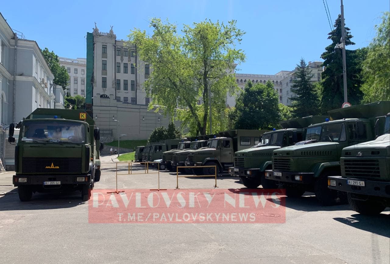 На Банковой митингуют представители ЛГБТ-сообщества