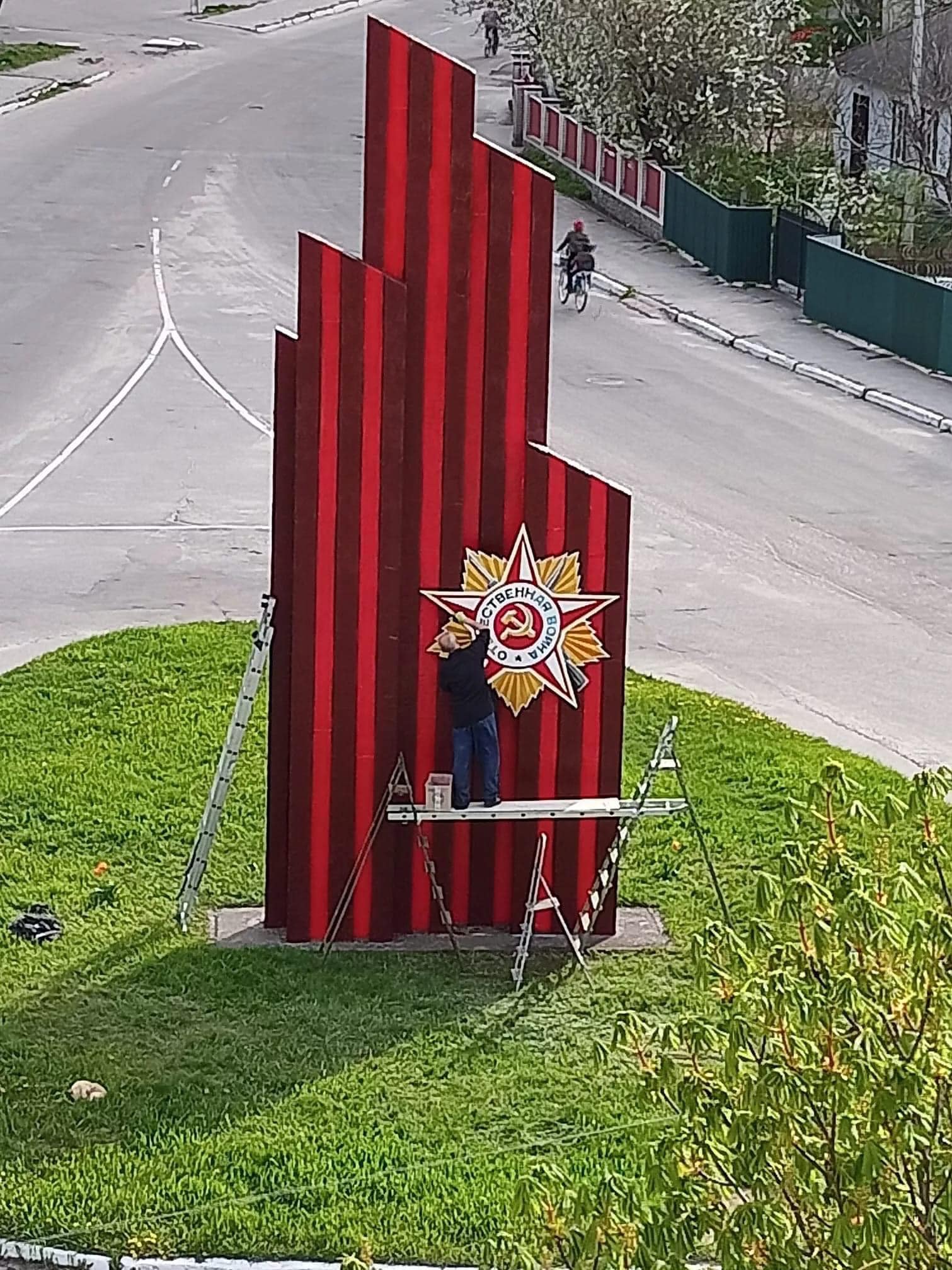 Советская символика  в Киеве скриншот из фейсбука Романа Малко